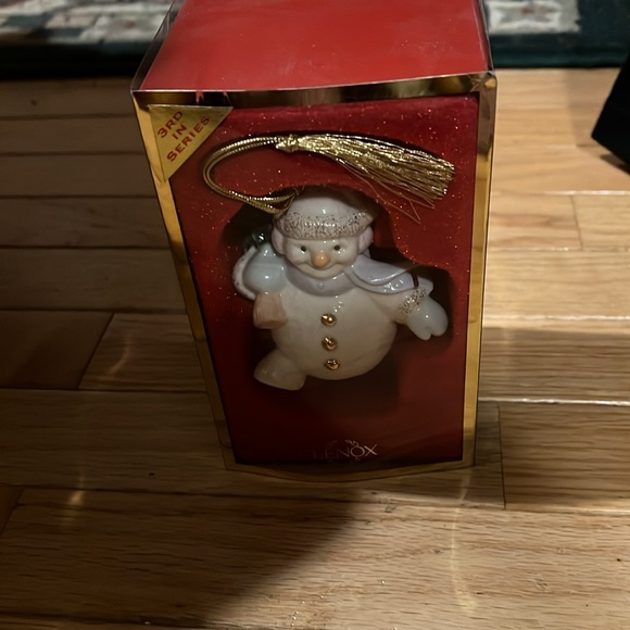 Lenox porcelain china collectible snowman ornament. NIB 3rd in series. Adorable! - Picture 3 of 10